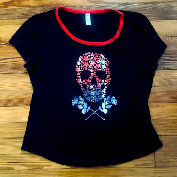 American Skull Black with Red Trim Stars Patriotic T-shirt P2P: 20” L: 24” - Picture 2 of 3